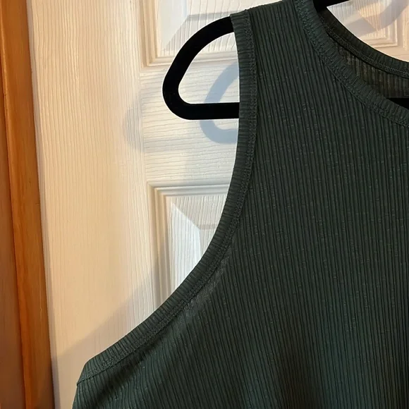🌟 NWT Old Navy Luxe Ribbed Tank Top - Picture 4 of 8
